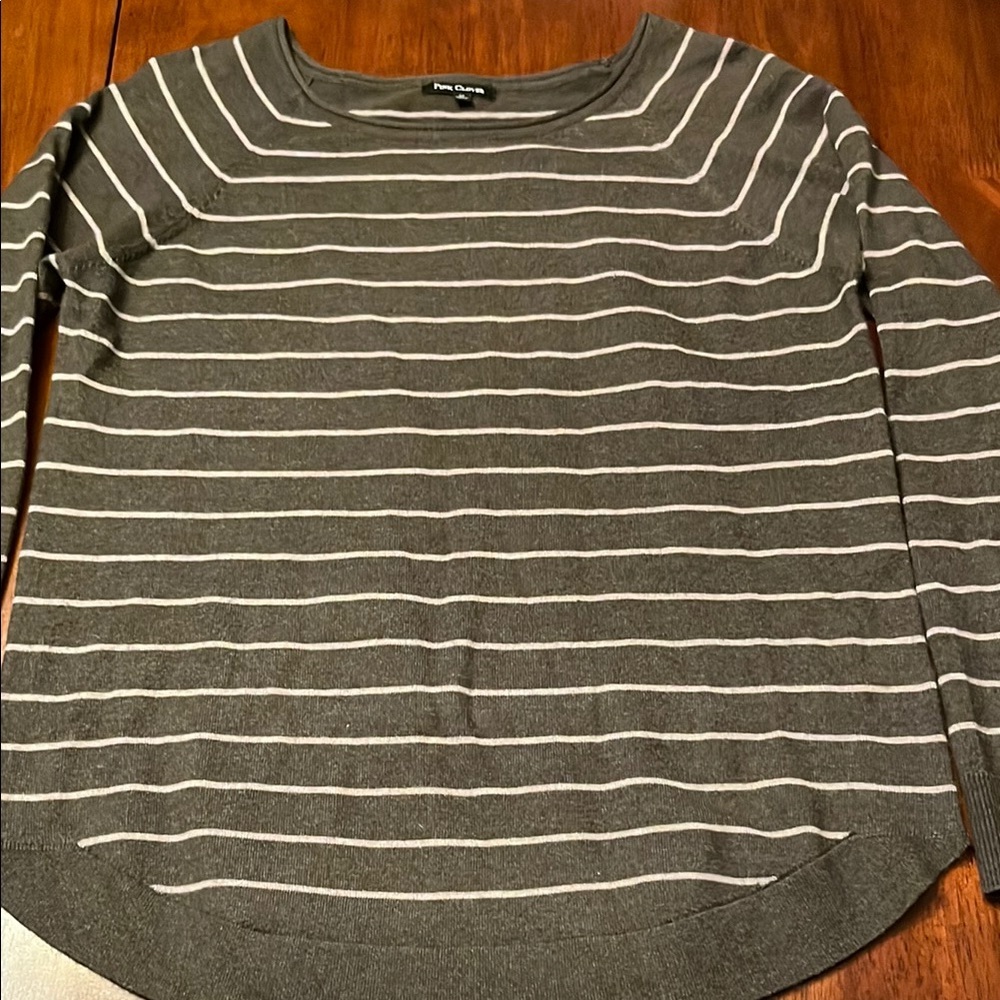 Pink clover Charcoal Gray Striped Sweater size medium